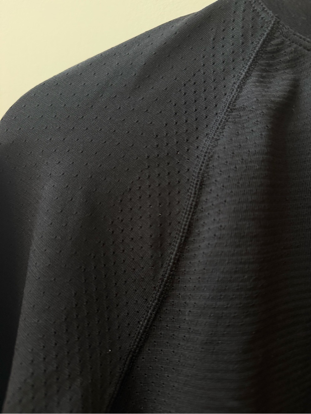 Lululemon Women's Black Swiftly Tech Mock Neck Half-Zip Pullover - Picture 9 of 11